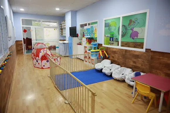 Escuela Infantil Jugando En Azahara