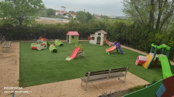 Centro Privado autorizado por la CAM de Educación Infantil Hola Caracola