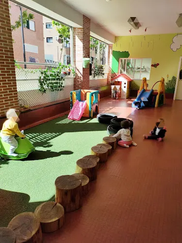 Huellas de lagartijas, Escuela Infantil respetuosa ( San Sebastián de los Reyes) - Guardería en San Sebastián de los Reyes