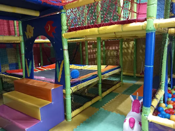 Parque Infantil Dinosaurios - Ludoteca en Brena Baja